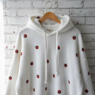 Coat fabric TEDDY EMBROIDERY Strawberries white