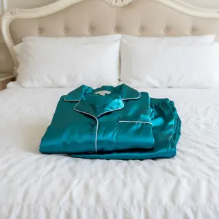 Satin petrol
