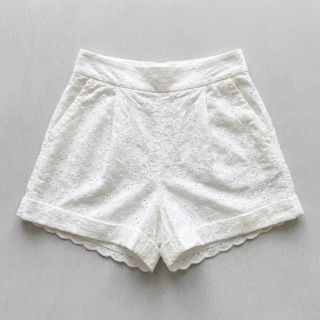 Cotton fabric EMBROIDERY TWO-SIDE SCALLOP Simi white
