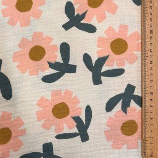 Double gauze/muslin Flowers peach by JENNIFER BOURON ORGANIC