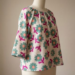 Double gauze/muslin Flowers green by JENNIFER BOURON ORGANIC