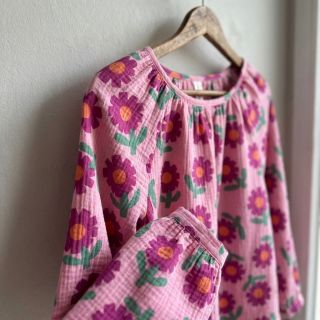 Double gauze/muslin Flowers pink by JENNIFER BOURON ORGANIC