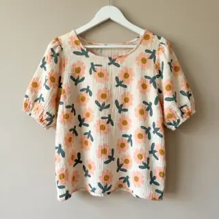 Double gauze/muslin Flowers peach by JENNIFER BOURON ORGANIC