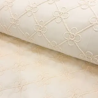 Stepped fabric Flower design offwhite