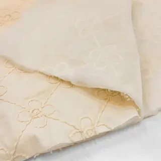 Stepped fabric Flower design offwhite