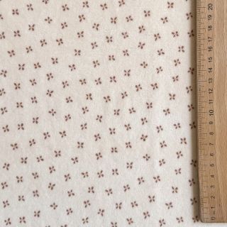 Nicky Small flowers light salmon