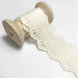 Lace Heart off white