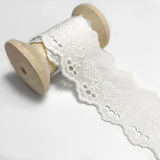 Lace Heart white