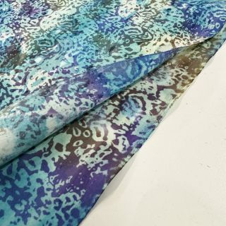 Cotton fabric UNIQUE BATIK design M lavender