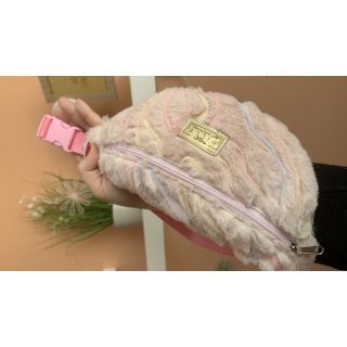 Faux fur with Tule powder