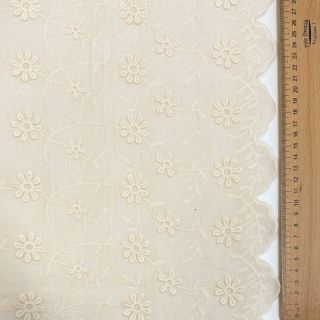 Cotton fabric EMBROIDERY Catchy daisy ecru