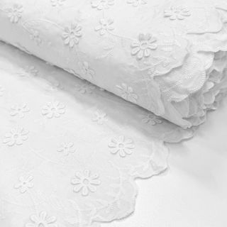 Cotton fabric EMBROIDERY Catchy daisy white