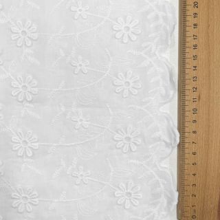 Cotton fabric EMBROIDERY Catchy daisy white